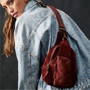 ✨Gently Used✨Free People Hudson Sling Bag